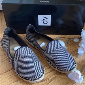 Dolce Vita “Ottie” Espadrille Size 6